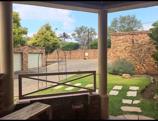 2 BEDROOM TOWNHOUSE FOR SALE IN BELLAIRS PARK